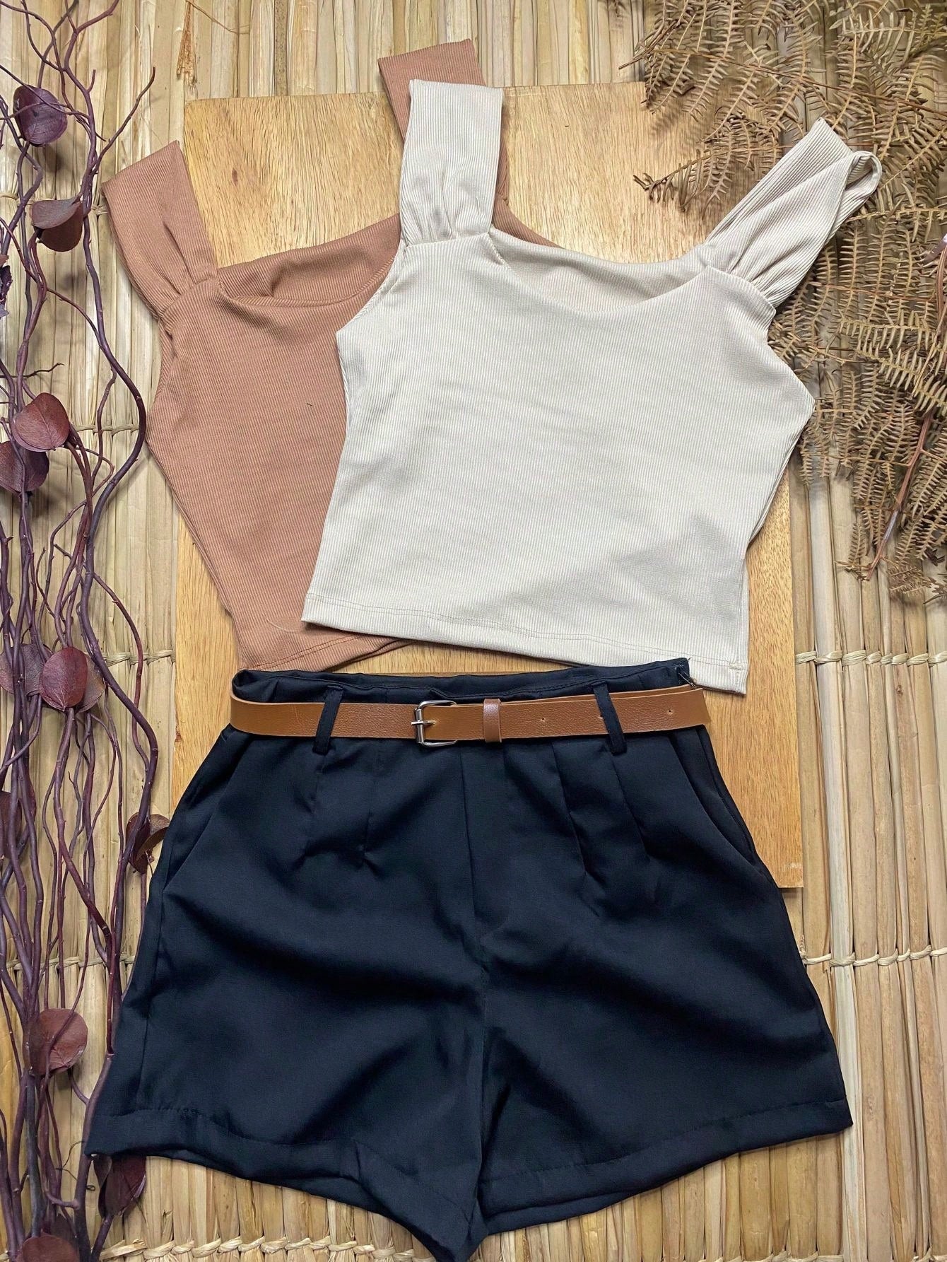 kit Feminino 4 itens: 2 Croppeds Canelados + Cinto+ Short em Alfaiataria Com Bolsos